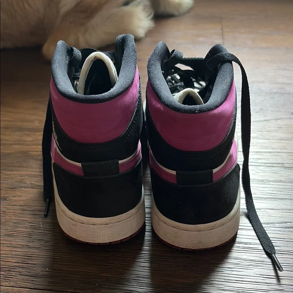 Jordan 1 Mid Women's Sneakers - Magenta/Black/White - Picture 5 of 8